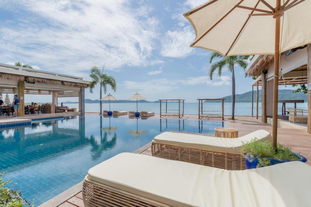 Poppy Beachfront Residence Rawai Rom bilde